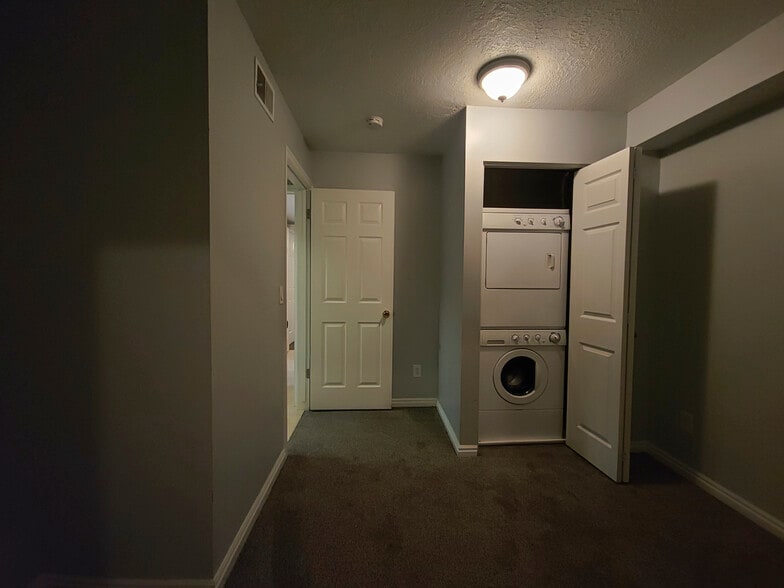 Building Photo - 5614 Meadow Ln