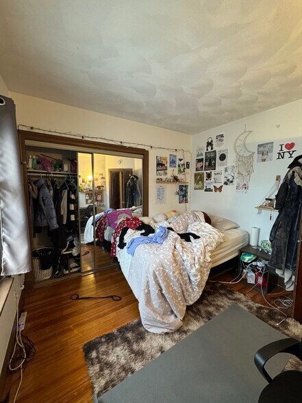 Building Photo - 36 Mason St