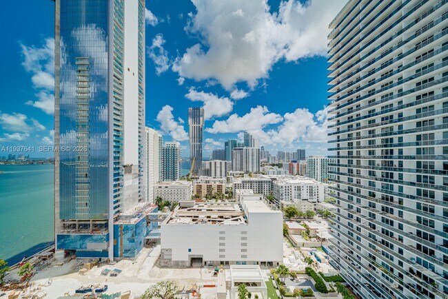 Building Photo - 601 NE 27th St