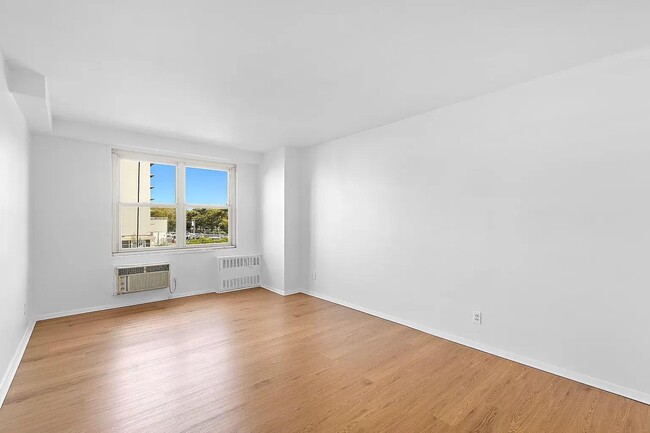 Building Photo - 2650 Ocean Pkwy