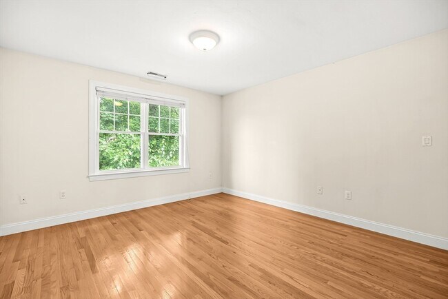 Building Photo - 46 Loring Ave