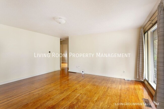 Building Photo - 8414 N Peninsular Ave