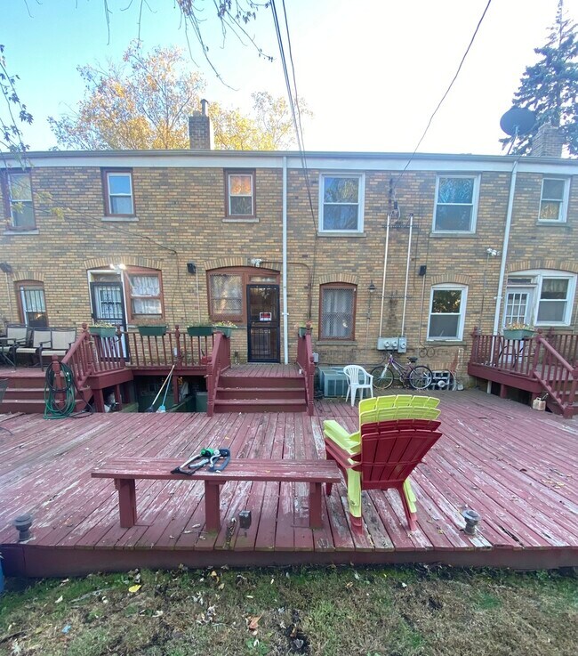 Building Photo - 1140 W 112th St