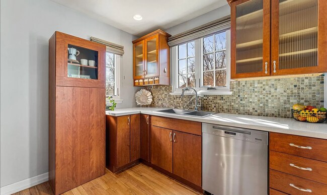 Building Photo - 1380 Hudson St