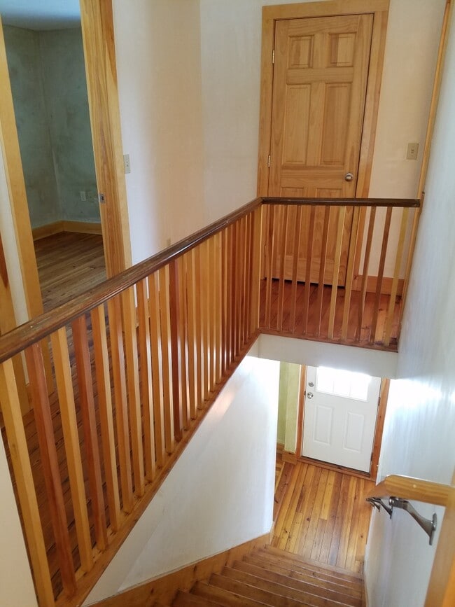 Building Photo - 143 Railroad Ave