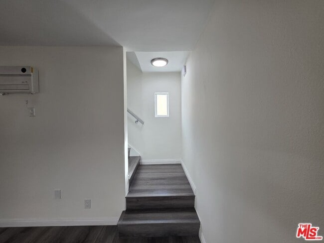 Building Photo - 517 N Francisca Ave