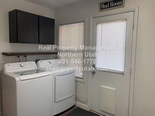 Building Photo - Charming 2-bedroom Home in Layton Now Avai...