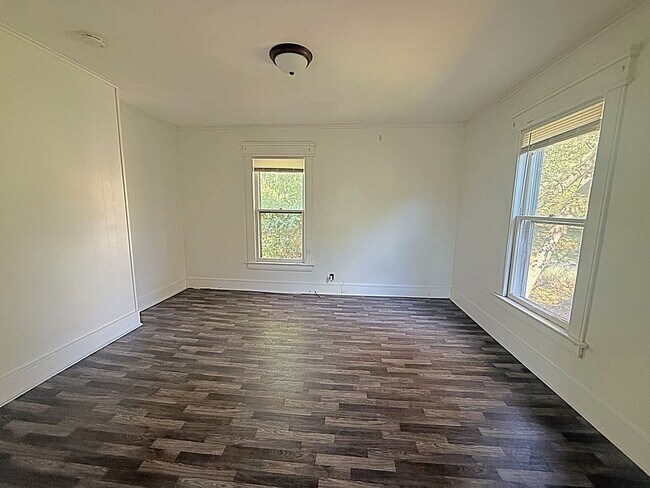 Building Photo - 1642 W Colvin St