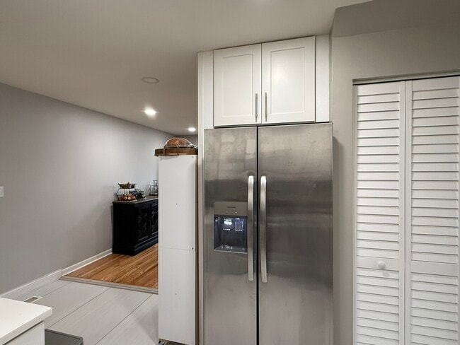 Building Photo - 1 S Stonington Dr