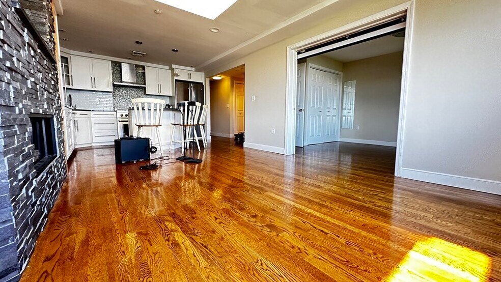 Primary Photo - 23 Bay State Rd