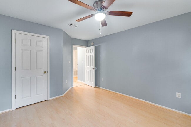 Building Photo - 210 S Shore Dr
