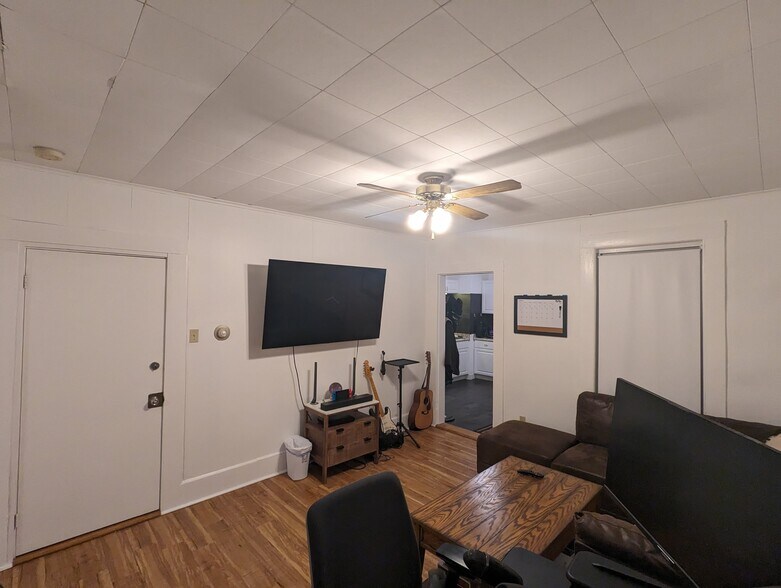 Building Photo - 24 Ham St