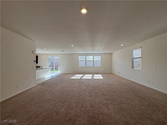 Building Photo - 8109 Minavalle Ave