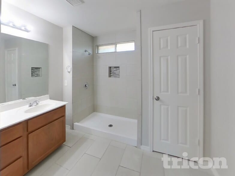 Building Photo - 10411 Trotters Bay