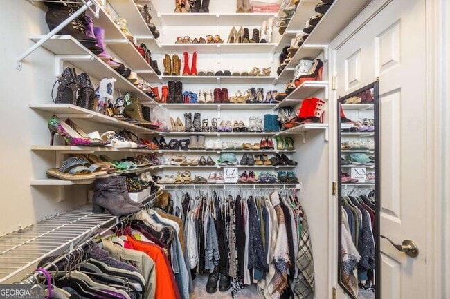 Building Photo - 8860 Penbrooke Ct