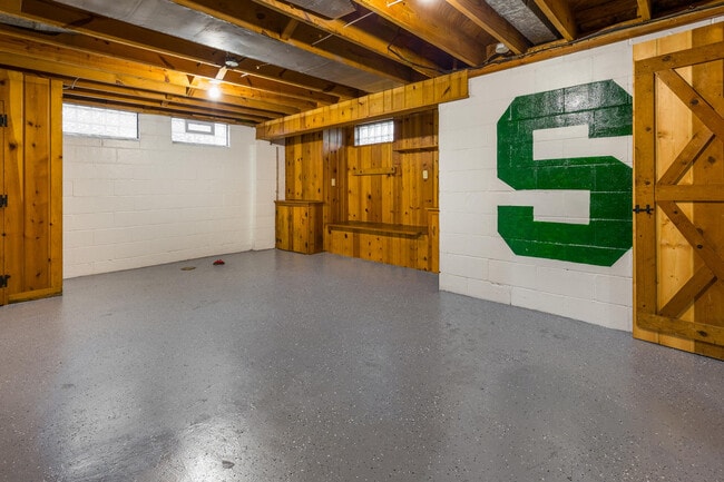 Building Photo - 172 Spartan Ave