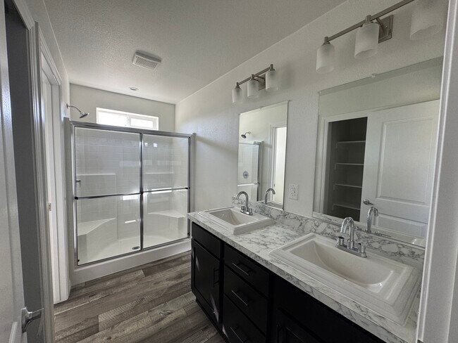 Building Photo - 2819 Sylvia St