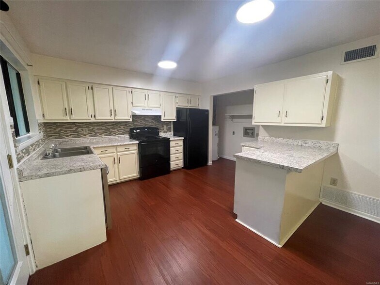 Building Photo - 55 Rosewood Ct
