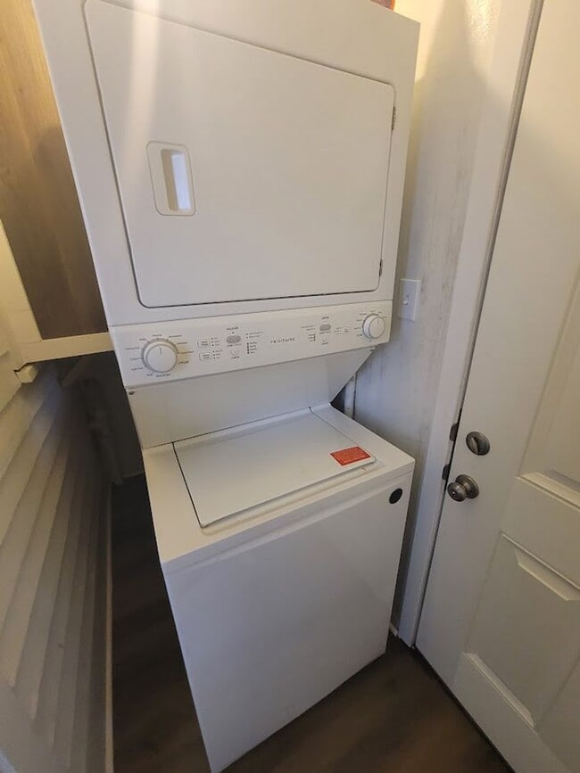 Building Photo - Located within 5 minutes of the Beach and 5 minutes UTMB