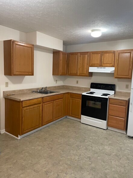 Building Photo - 374 Woodstock Ln
