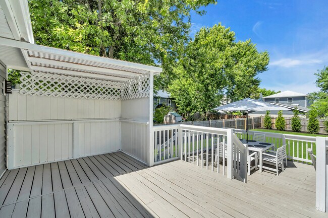 Building Photo - 1205 7th Ave