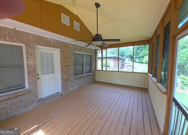 Building Photo - 3988 Rainbow Dr