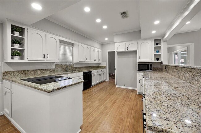 Building Photo - 627 Chadbourne Ct
