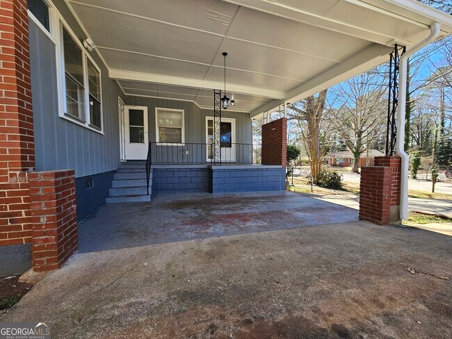 Building Photo - 2654 Plantation Dr