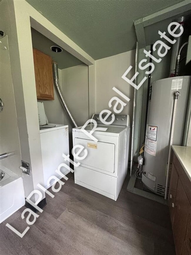 Building Photo - Cute Home on Large Lot for Rent