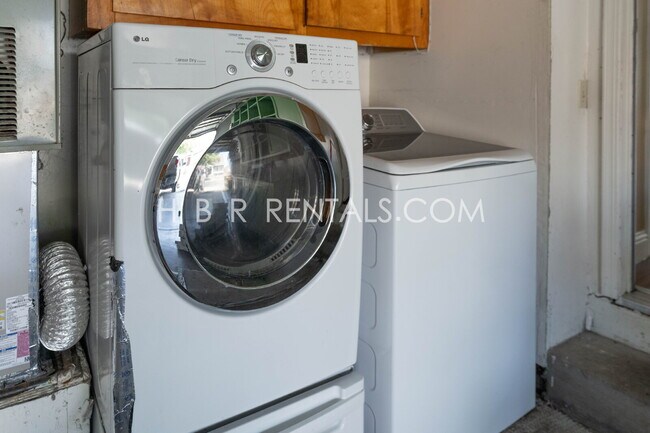 Building Photo - Charming Corner Haven: 3BR/2.5BA with Modern Upgrades in Tracy, CA