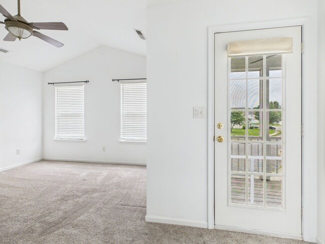 Building Photo - Stunning 4-Bedroom, 2.5-Bathroom Home in t...