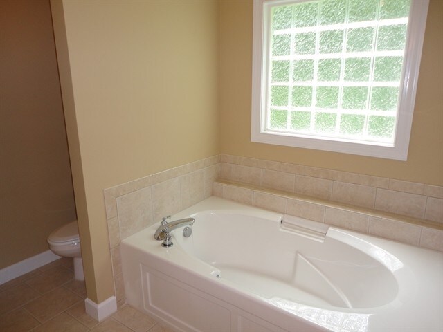Building Photo - 5810 Colonial Dr