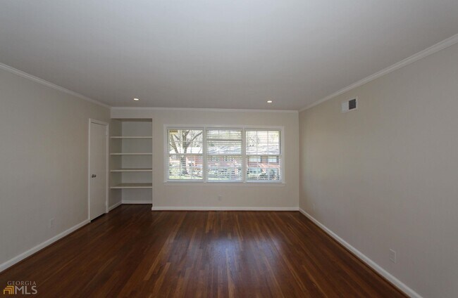 Building Photo - 425 Lindbergh Dr NE