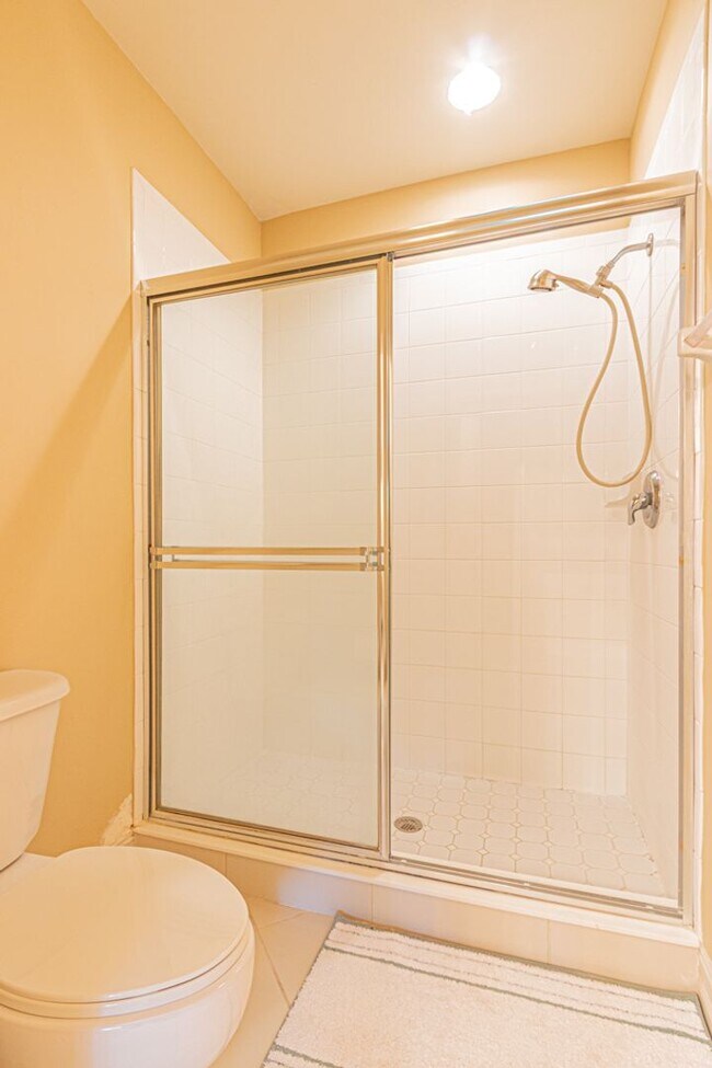 Building Photo - Peaceful Preserve-View Condo in Gated Blue Heron