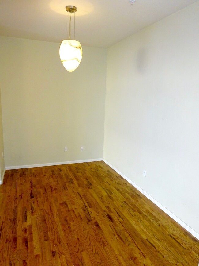 Building Photo - Beautiful and Bright Three Bedroom First F...