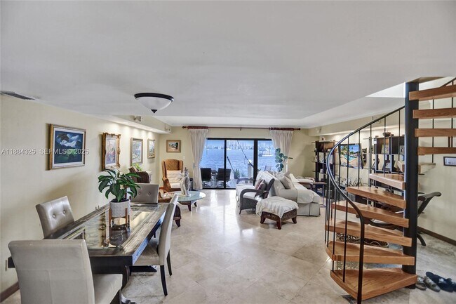 Building Photo - 2725 NE 165th St