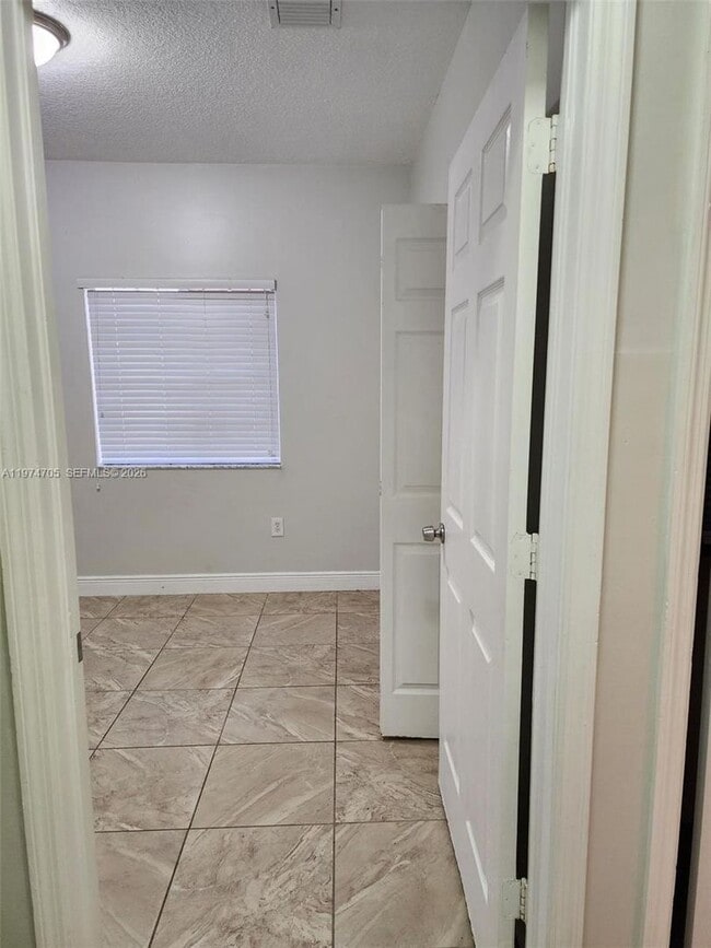 Building Photo - 1231 NE 32nd Ave