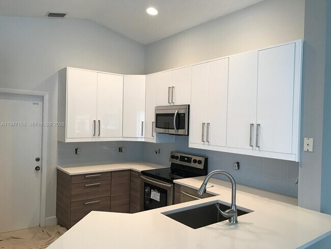 Building Photo - 1628 Salerno Cir