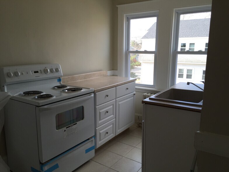 Building Photo - 50 Louis St