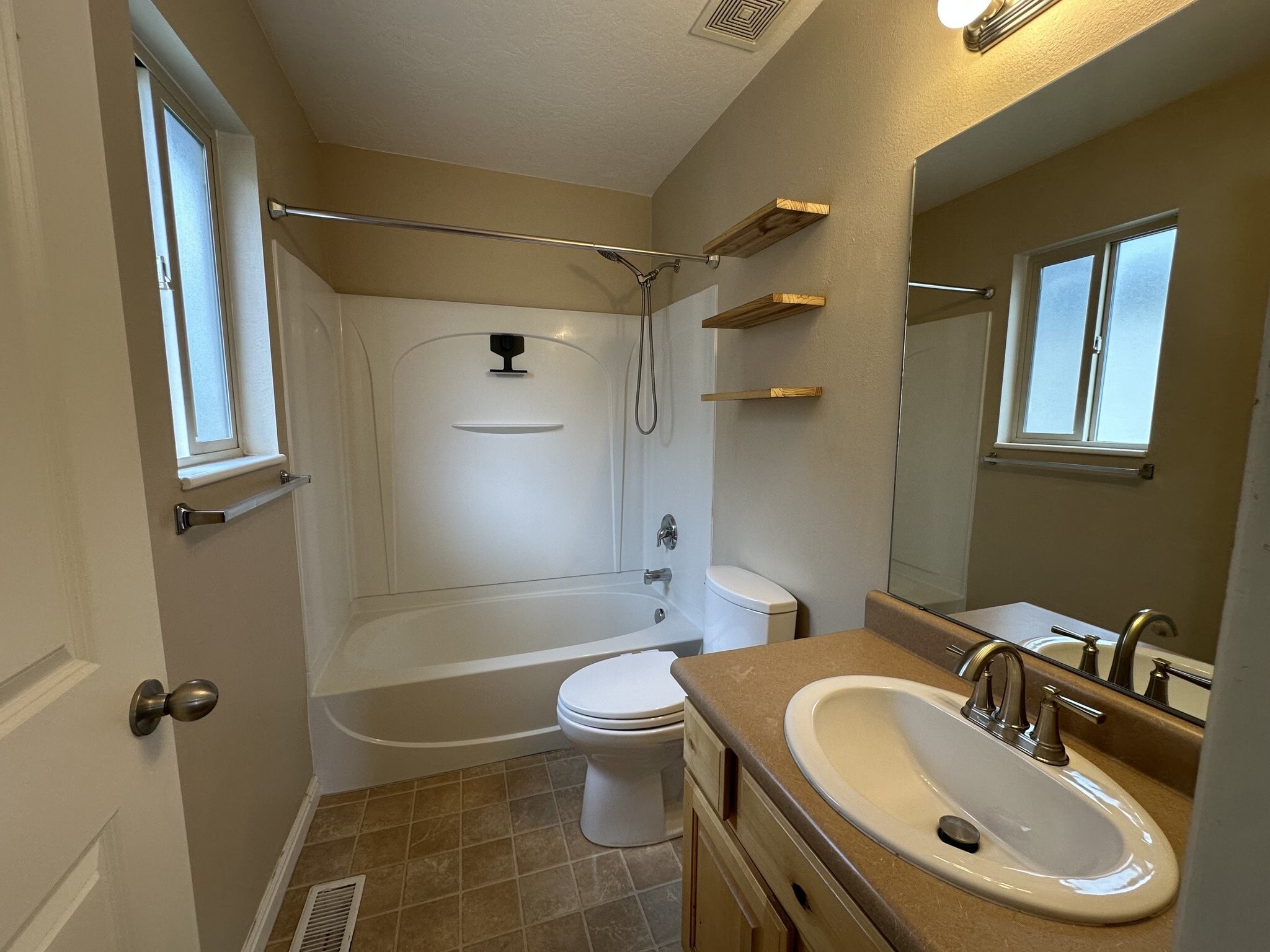 Building Photo - 775 Black Horse Dr