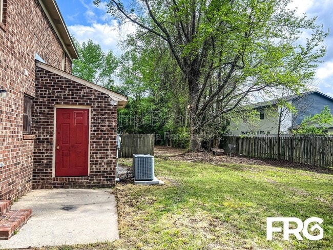 Building Photo - 206 Lindbeth Dr