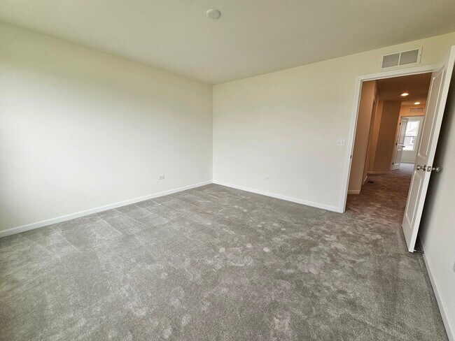 Building Photo - 5954 Hawkweed Dr