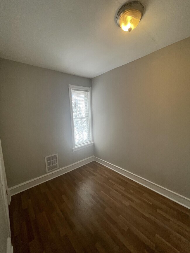 Building Photo - 2828 W Clementine St