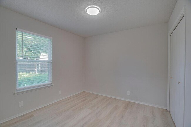 Building Photo - 1206 Westcott Dr