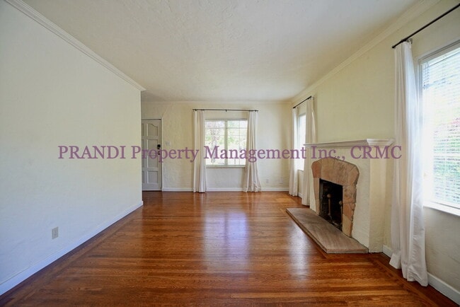 Building Photo - Tudor Gem in Prime Location by Memorial Park