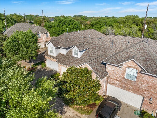 Building Photo - 1014 Enclave Square N
