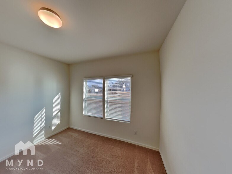 Building Photo - 2015 Creeks Landing Dr