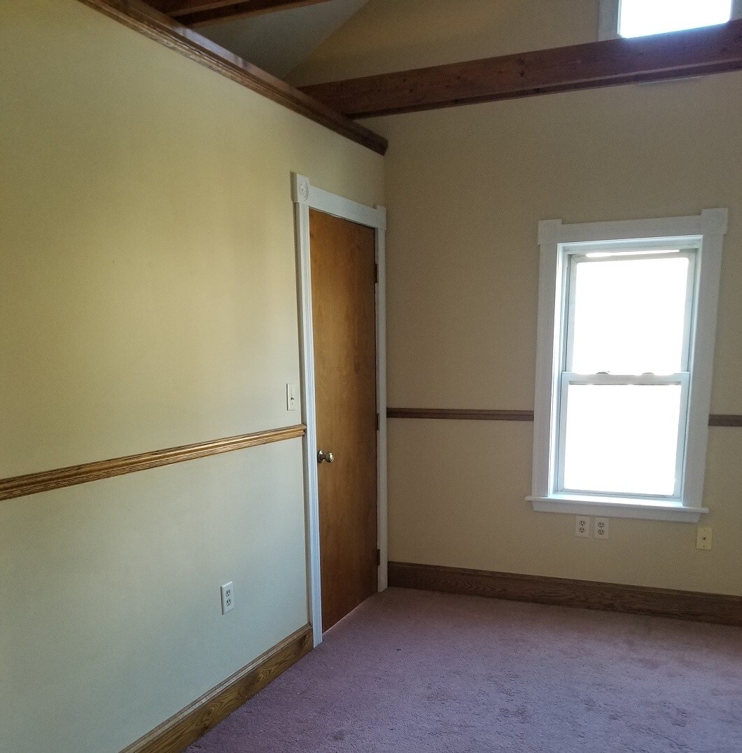 Building Photo - 529 Brook St