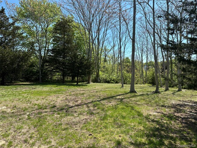 Building Photo - 1854 N Bayview Rd
