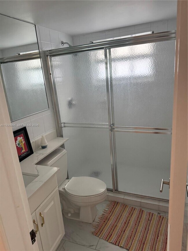 Building Photo - 300 Sunrise Dr